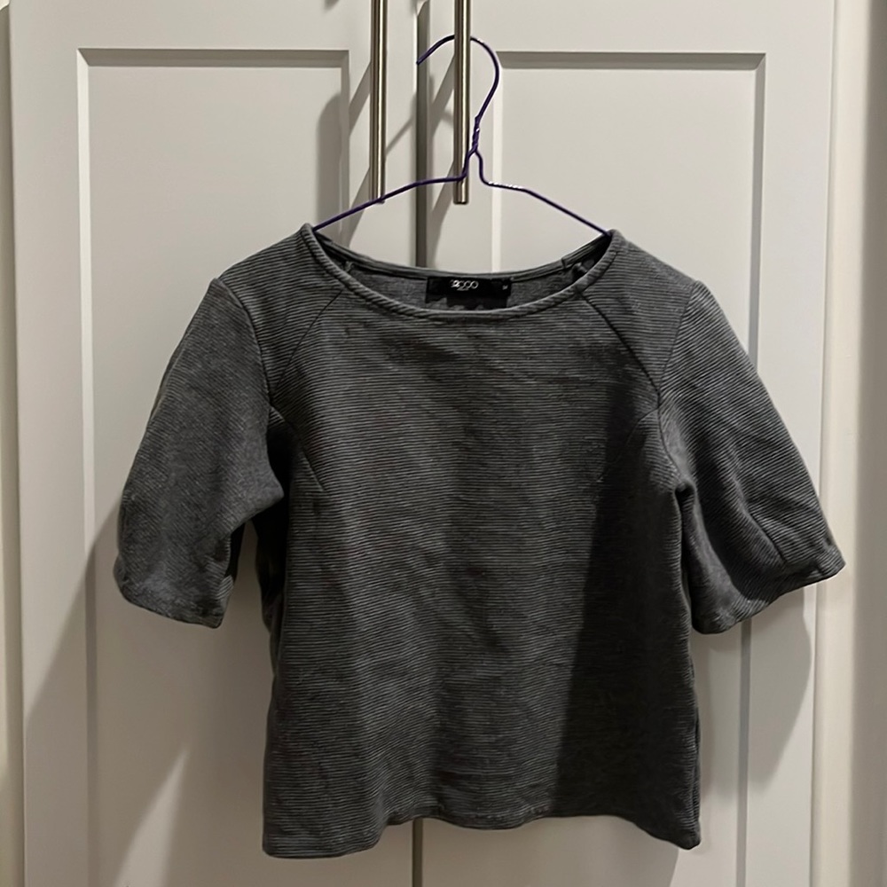 Short grey ribbed top